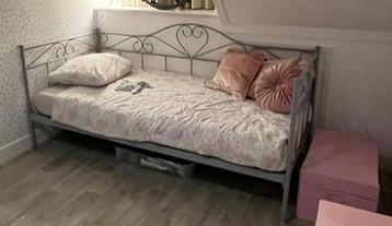 Grijs bed, gratis op te halen