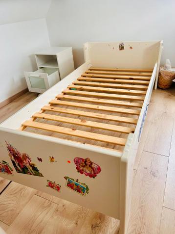 Single bed wooden (frame without matress)