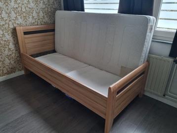 Seniorenbed met elektrisch bodem