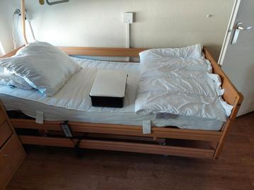 GRATIS electrische ziekhuisbed met papagaai