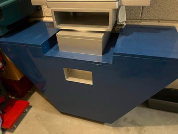 Stijlvol unique Meubel, blauw.