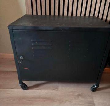 Gratis! Ikea PS Metalen kastje op wieltjes