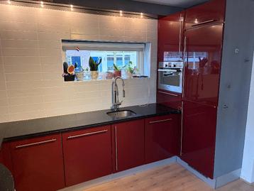 Mooie keuken (met 2 uittrekbare hoekkast) - zelf demonteren