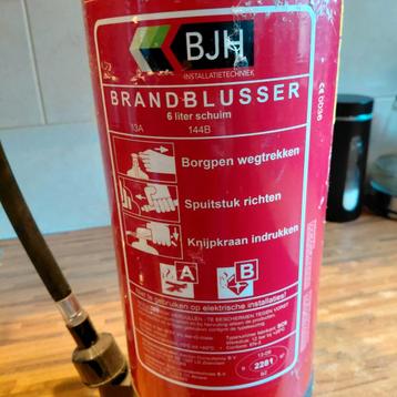 Twee  brandblussers