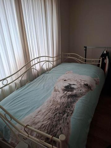 Eenpersoonsbed met boxspring en topdekmatras