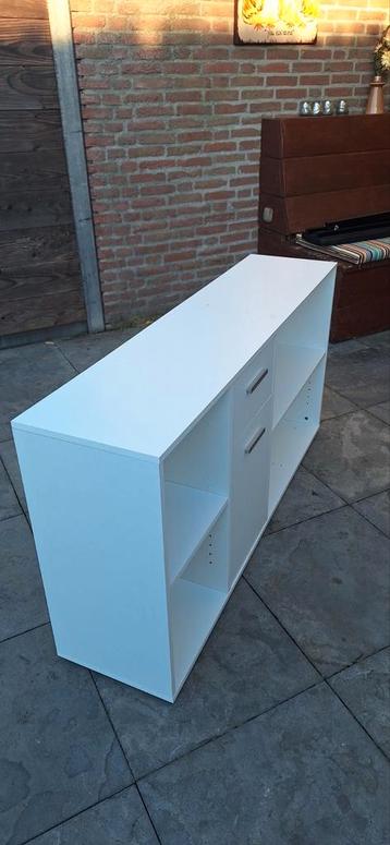 Kast/dressoir met lichte schroefgaten