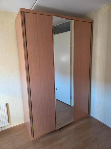 Gratis mooie kledingkast