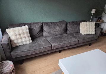 Ruime bank antraciet