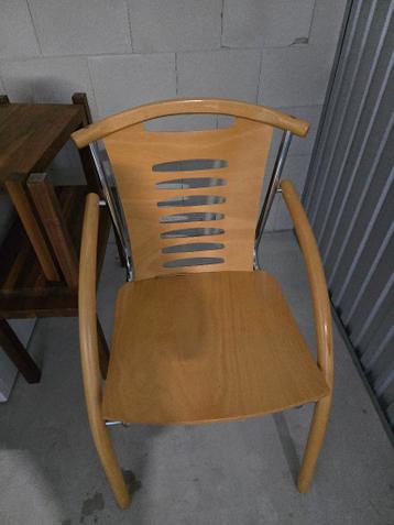 Gratis 4 keuken stoelen