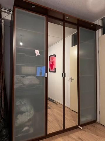 *moet asap weg!* Gratis IKEA kast