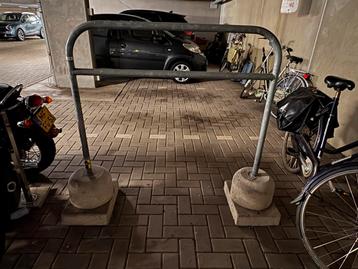 Fietsnietje metaal en beton H1,25 B1,51