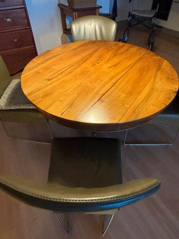 Kersenhouten tafel met stoelen