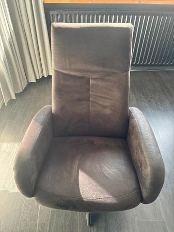 Comfortabele leren fauteuil met verstelbare rugleuning