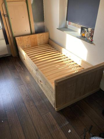 Steigerhouten éénpersoonsbed met lade