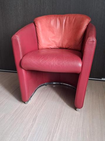 Rode lederen fauteuil