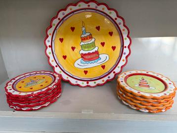 Vrolijk gebaksservies met taartmotief