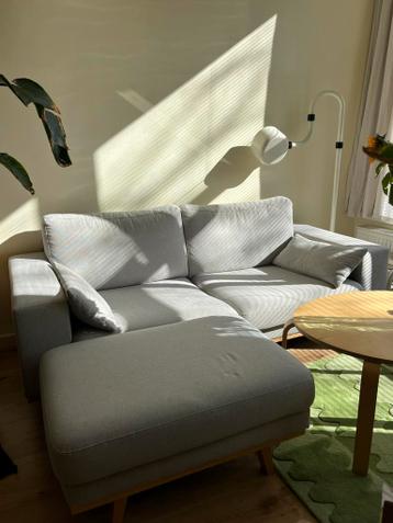 Lichtgrijze bank gratis