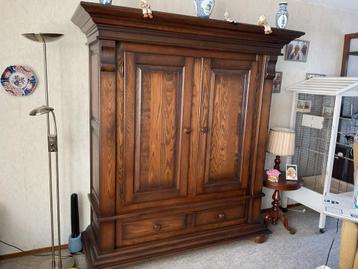 Massieve eikenhouten kast met lades en planken