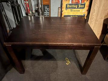 Gratis: 2 tafels en 8 stoelen