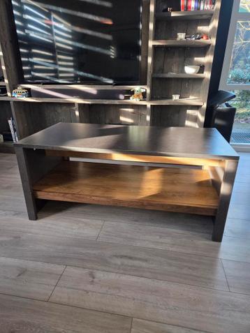 Moderne salontafel met opbergruimte