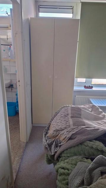 Witte IKEA kledingkast met twee deuren gaaf  ( goede staat.)