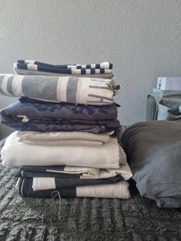 4 dekbedovertrekken met kussenslopen + 2 hoeslakens