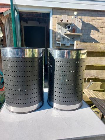 2 wasmanden, 45 cm hoog, 30 cm doorsnee, gratis af te halen