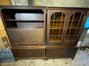 4-delige kast met vitrinekast