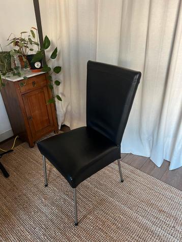 4x zwarte leren stoel GRATIS