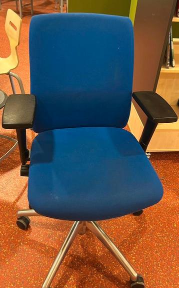 Gratis bureaustoel. Blauw