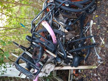GRATIS, veel fietsonderdelen, banden, wielen, van alles.