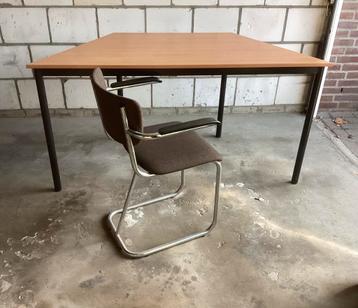 Kantoortafel met stoel