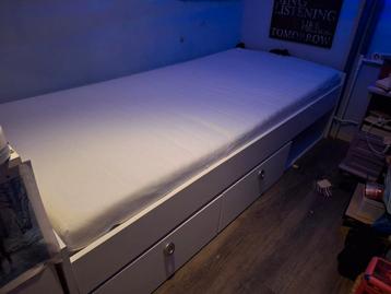 Wit bed met lades, lattenbodem en matras