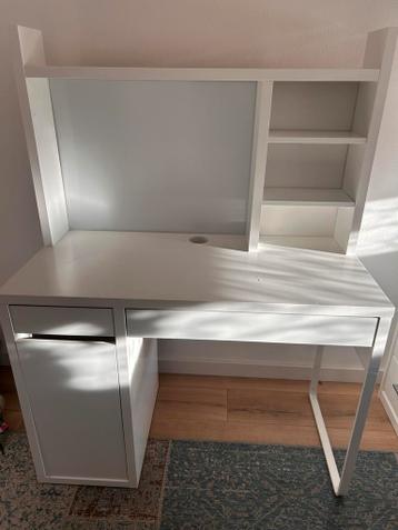 Bureau met opzetstuk gratis op te halen!