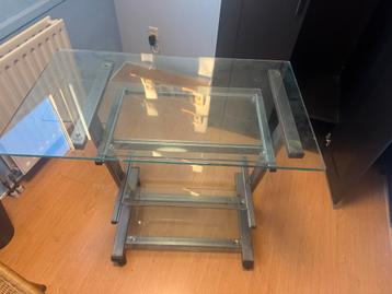 Glazen computer tafel met meerdere lagen