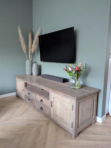 Robuuste teakhouten tv kast