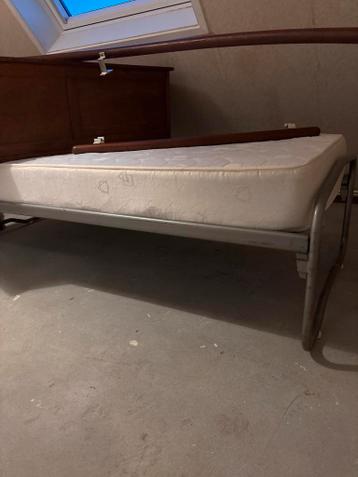 Bed met matras - Ideaal voor logees