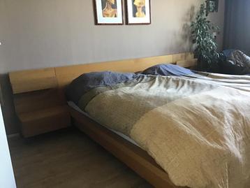 Malm bedframe met nachtkastjes en spiraal, losse ladenkast