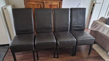 Gratis: 4 eetkamerstoelen van kunstleder