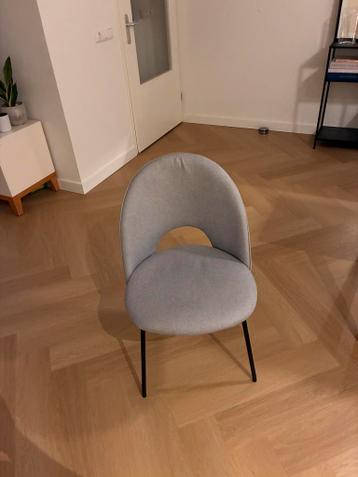 4 eetkamerstoelen (2 met rugleuning, 2 zonder) - Gratis