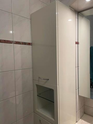 Badmeubelset (gratis): Kast, spiegelkast, onderkast, wastafe