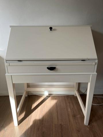 IKEA Bureau: Compact en Opgeruimd Werkplek