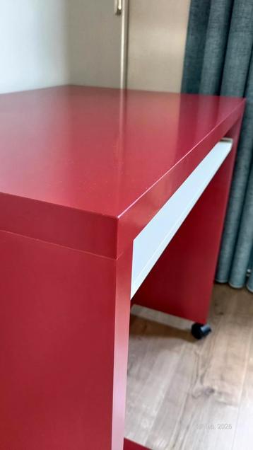 Gratis PC meubel met uittrekbaar blad