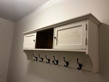 Riviera Maison wandkapstok met opbergkastjes