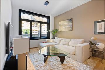 Comfortabele L-vormige stoffen bank - Crèmekleurig