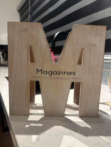 Houten tijdschriftenhouder 'M' - Magazines I love reading