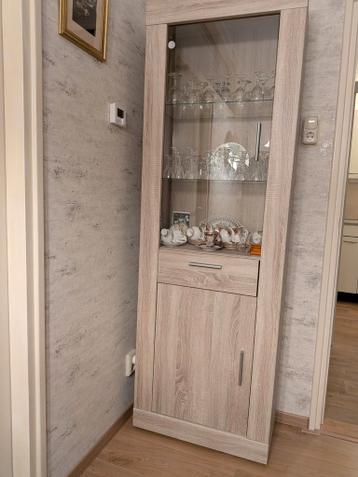 Vitrine kast modern gratis