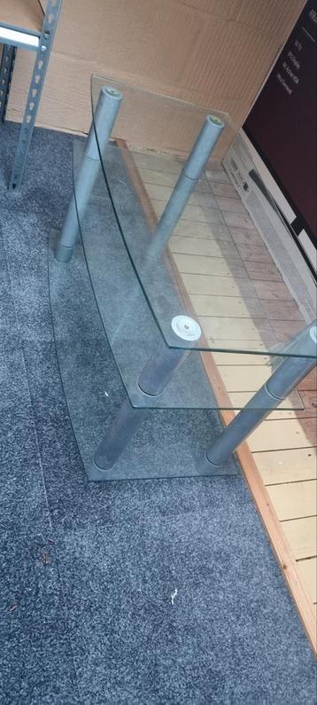 Glazen tafeltje/ tvkastje