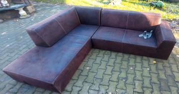 Bruine L-vormige bank