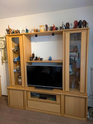 Nog prachtige lichteiken wandmeubel.  Gratis!